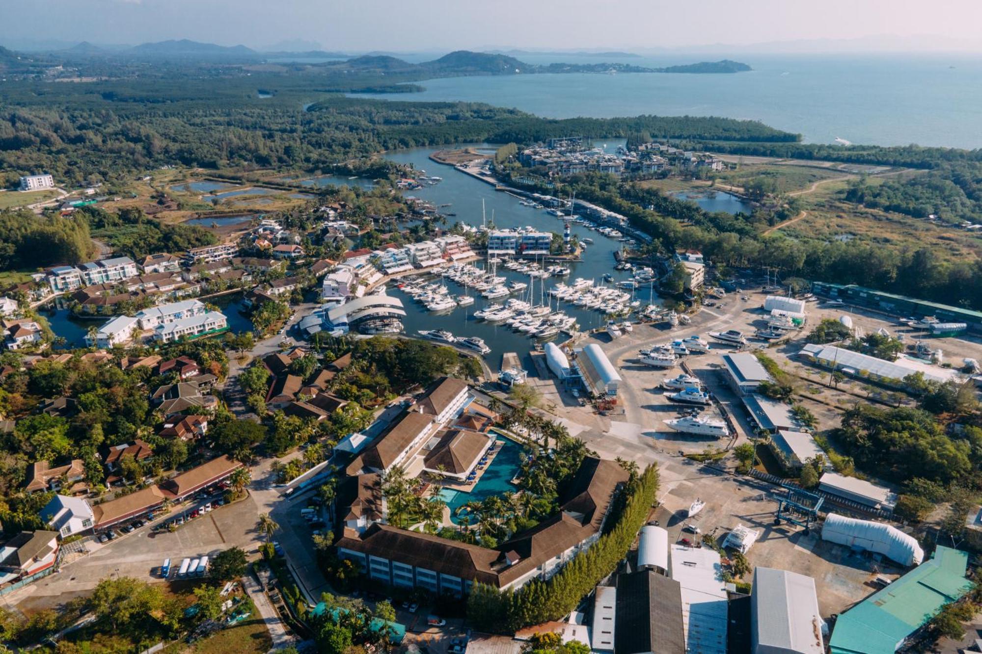 Nh Boat Lagoon Phuket Resort Екстериор снимка